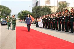 Chủ tịch Quốc hội Nguyễn Thị Kim Ngân thăm và làm việc tại Bộ tư lệnh Quân khu